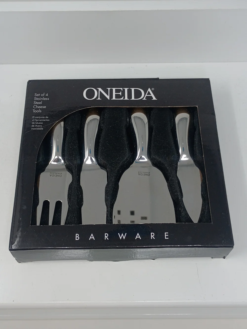 Oneida Stainless Steel 4-Piece Cheese Tool Set - Silver